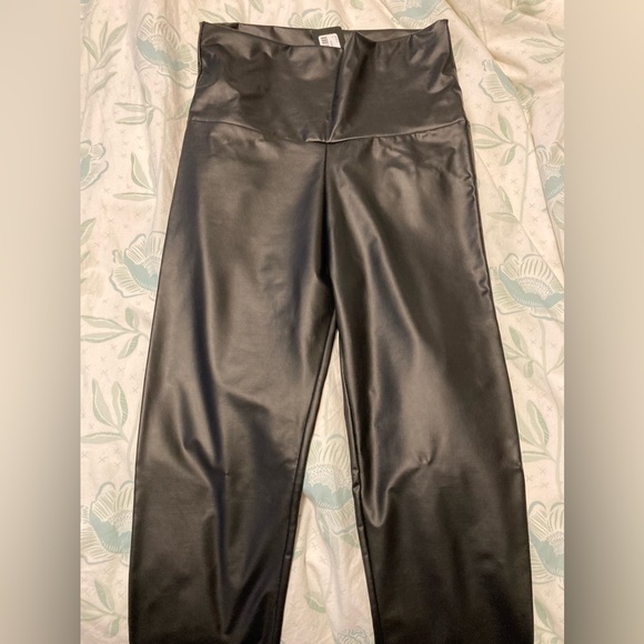 Black Pleather Leggings Size M, New with Tags - Picture 7 of 8